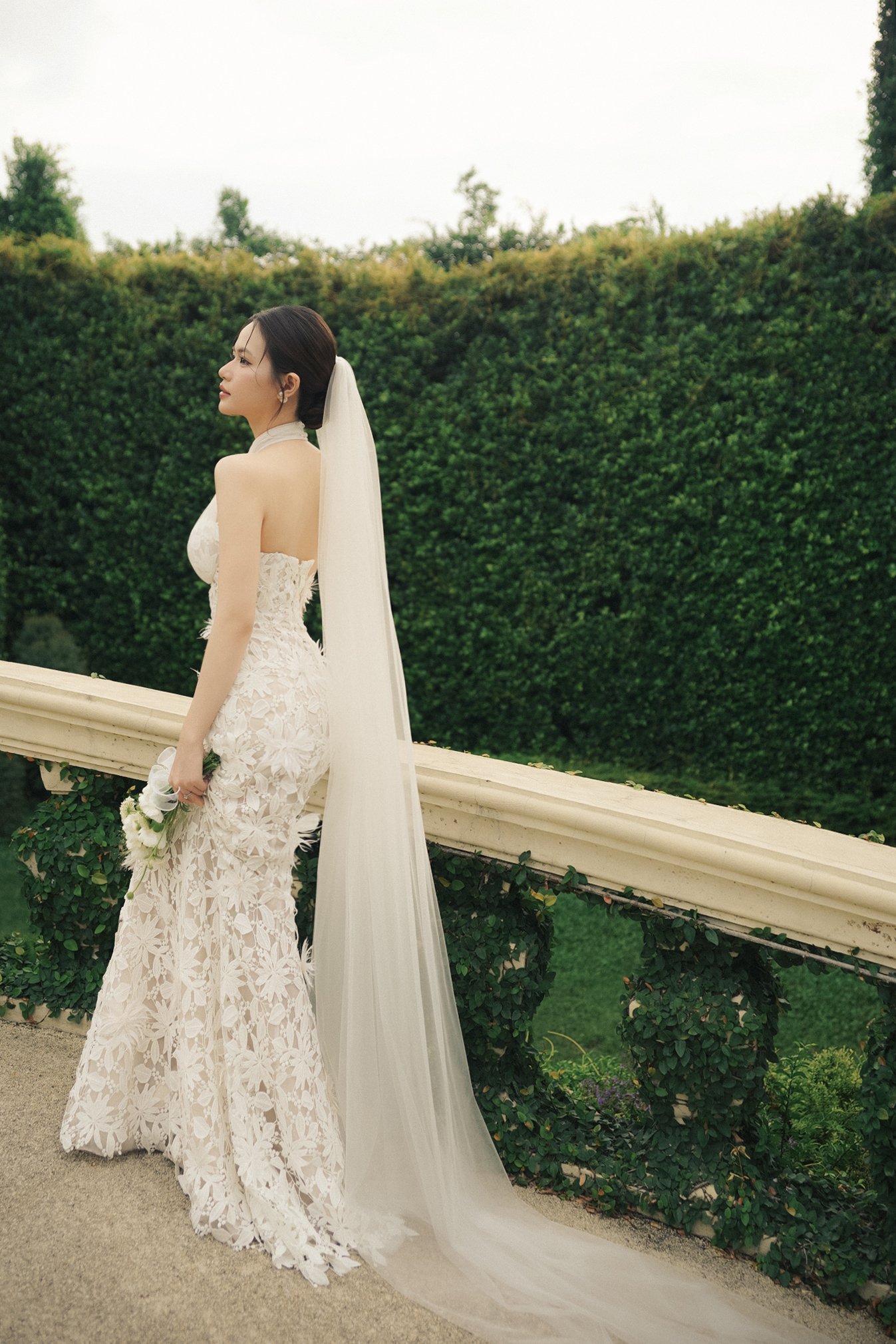 Pre-wedding by a garden pond — Pre-wedding, photo 4, Khuất Quang Huy