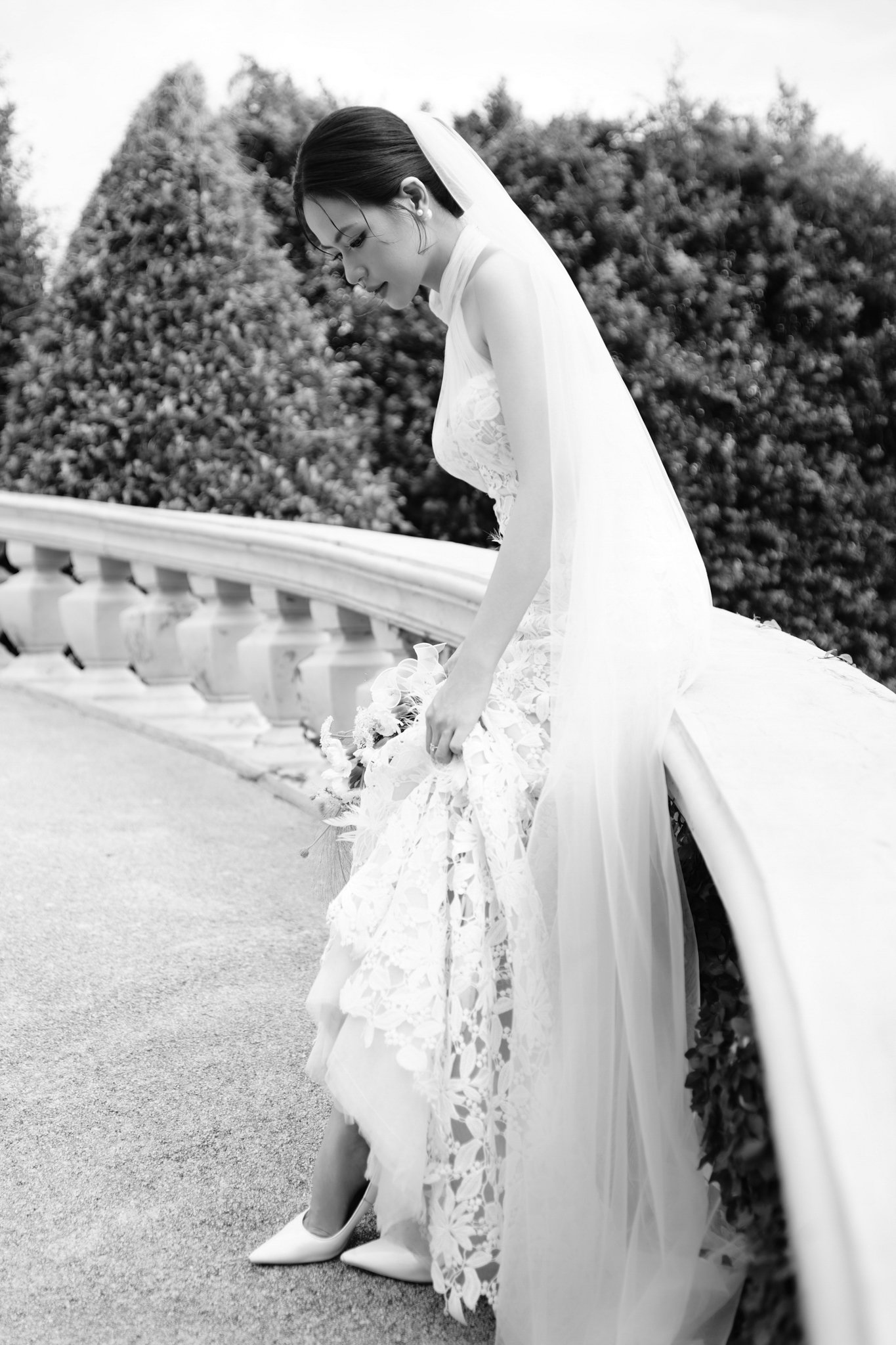 Pre-wedding by a garden pond — Pre-wedding, photo 8, Khuất Quang Huy