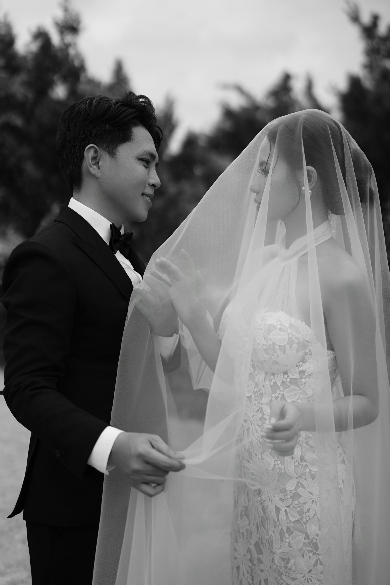 Pre-wedding by a garden pond — Pre-wedding, photo 12, Khuất Quang Huy
