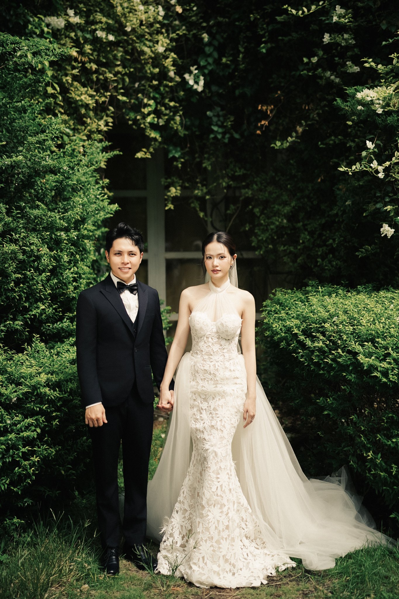 Pre-wedding by a garden pond — Pre-wedding, photo 17, Khuất Quang Huy