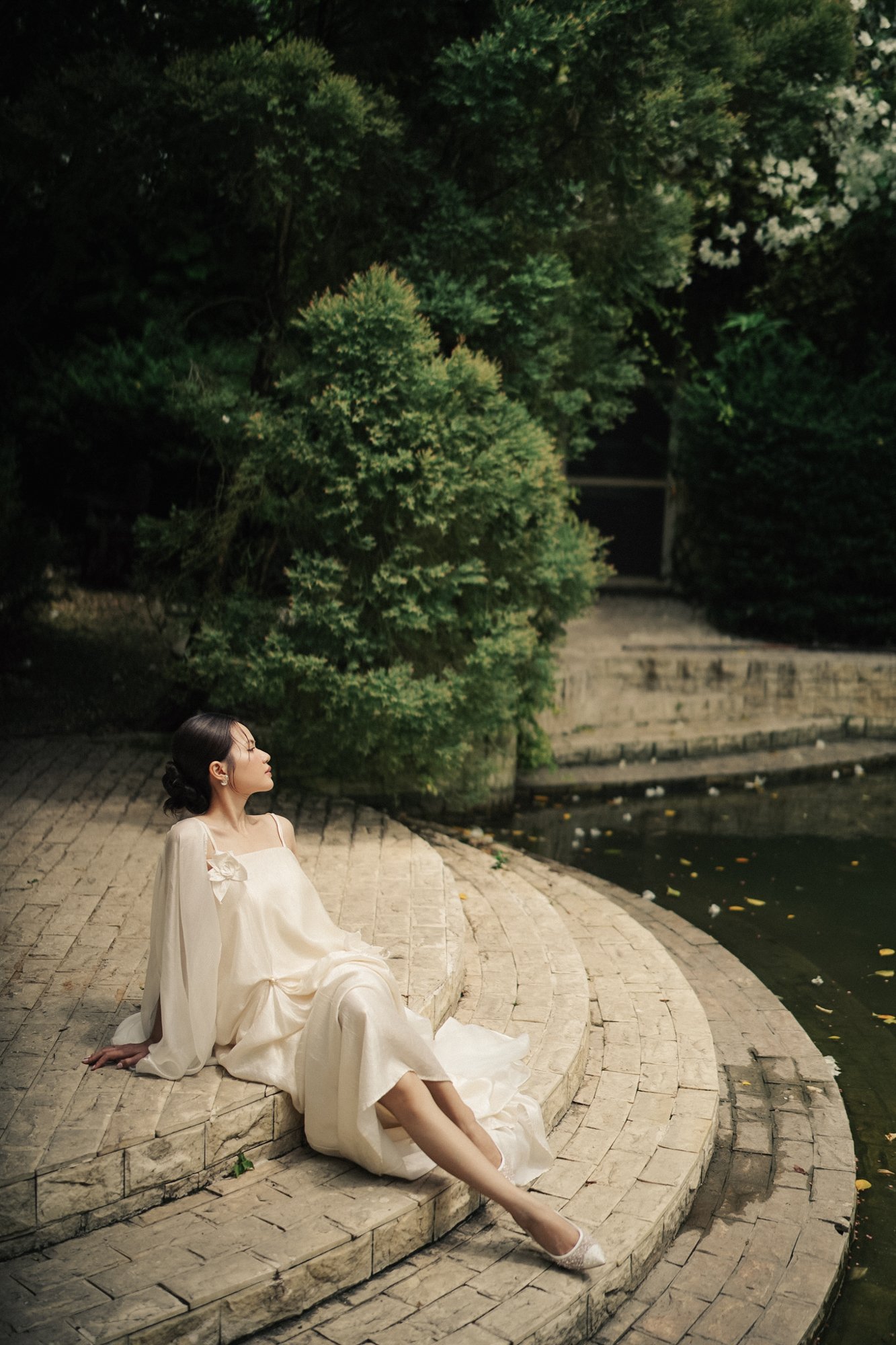 Pre-wedding by a garden pond — Pre-wedding, photo 18, Khuất Quang Huy