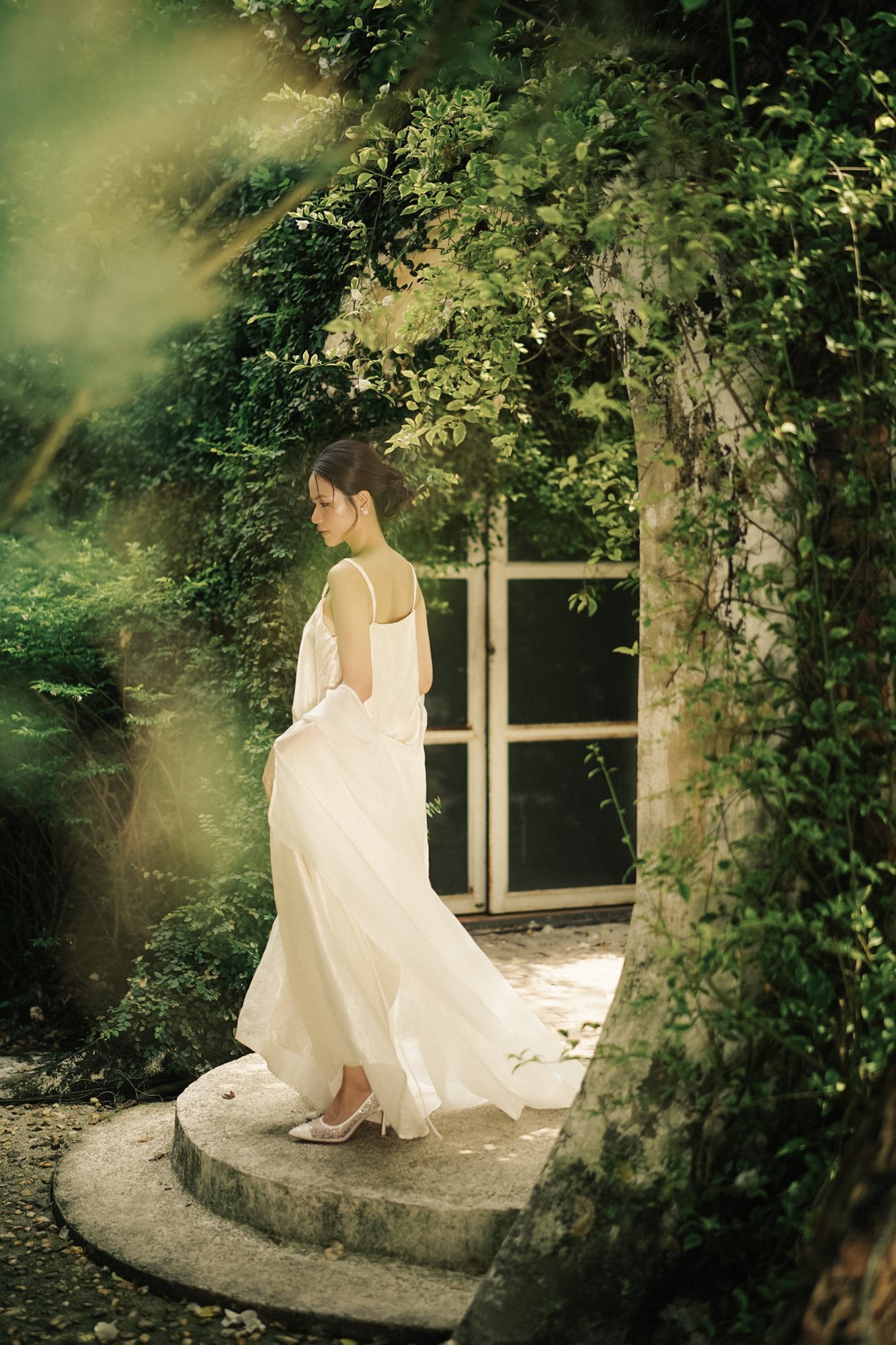 Pre-wedding by a garden pond — Pre-wedding, photo 24, Khuất Quang Huy