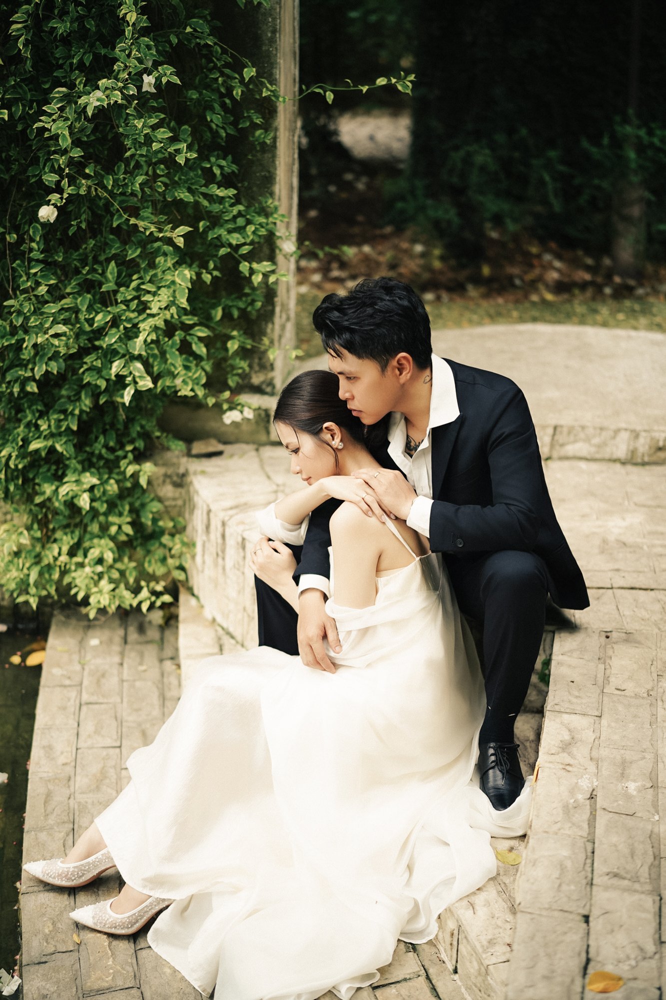 Pre-wedding by a garden pond — Pre-wedding, photo 30, Khuất Quang Huy