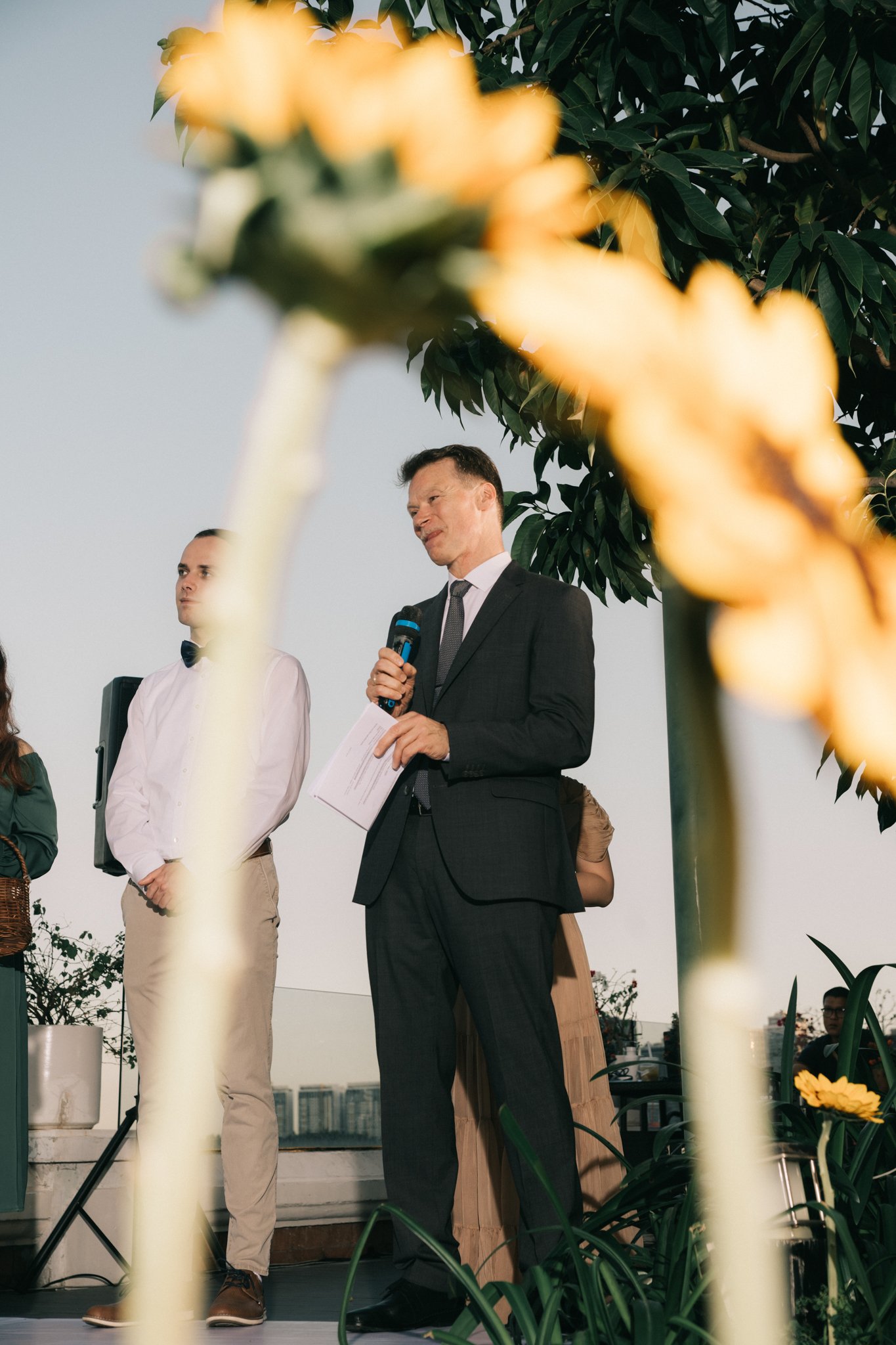 A garden wedding with sunflowers — Wedding day documentary, photo 47, Khuất Quang Huy