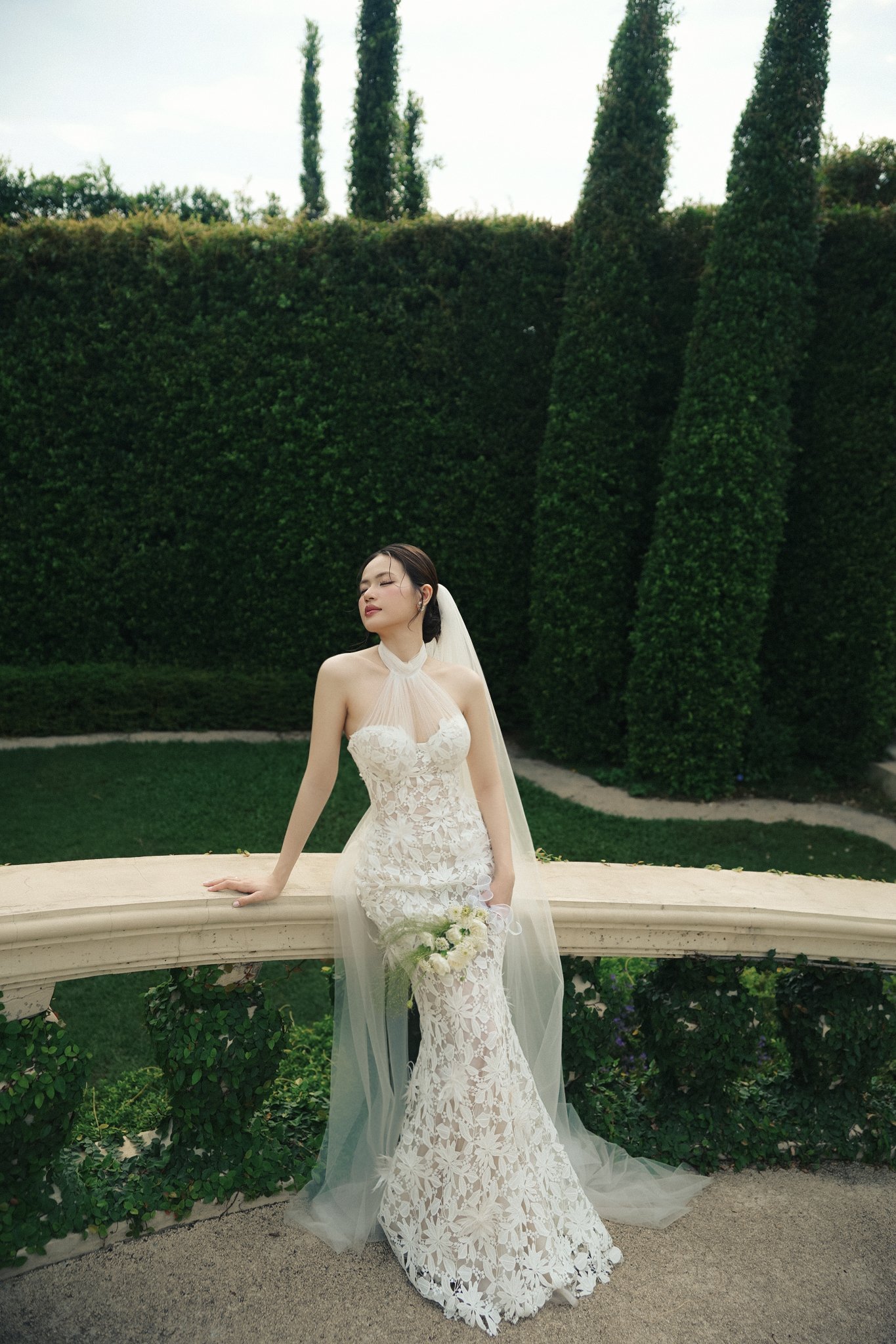 Pre-wedding by a garden pond — Pre-wedding, photo 6, Khuất Quang Huy