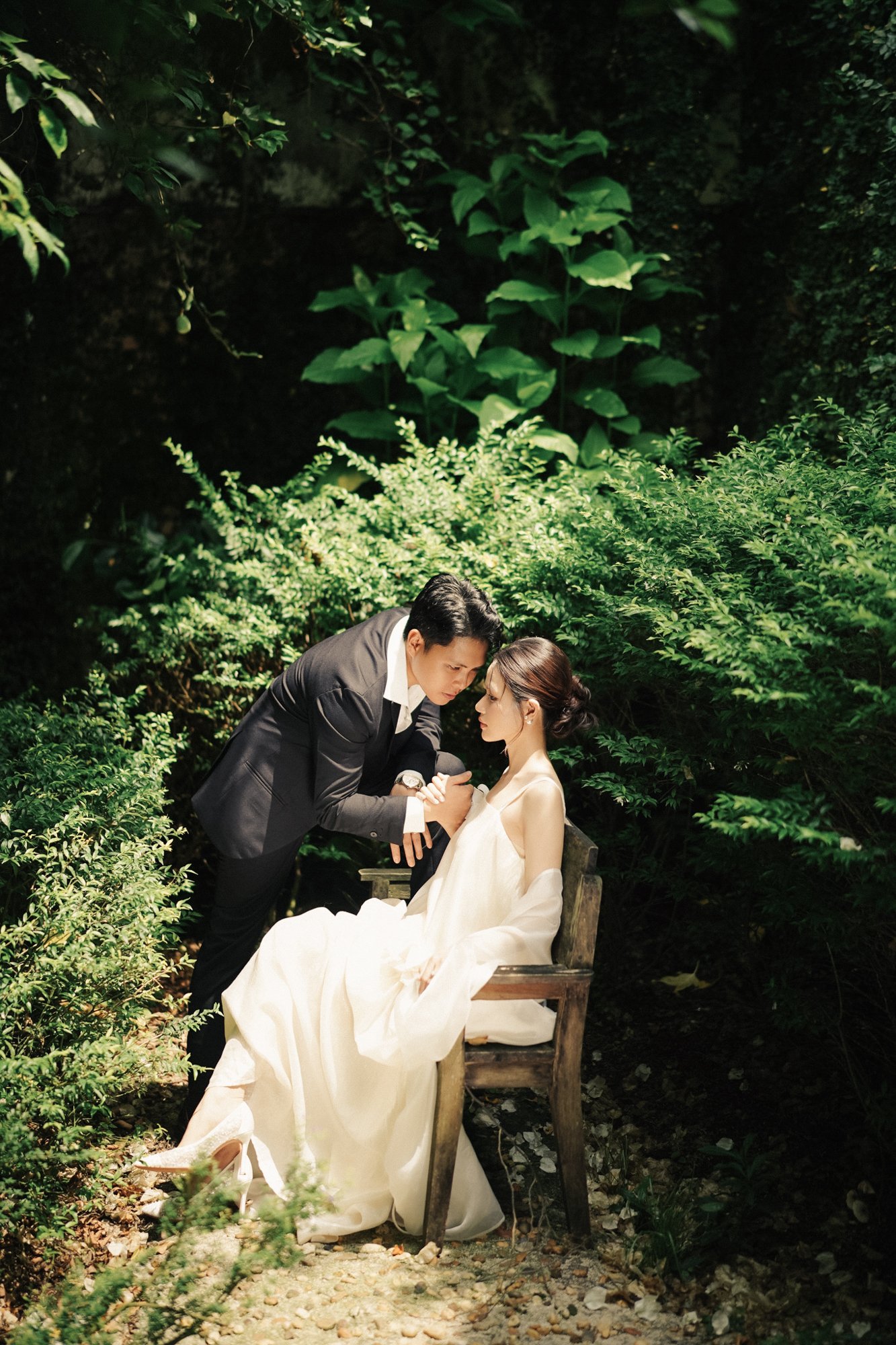 Pre-wedding by a garden pond — Pre-wedding, photo 21, Khuất Quang Huy