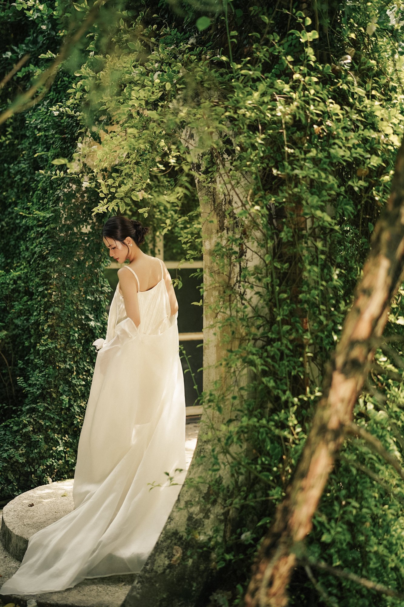 Pre-wedding by a garden pond — Pre-wedding, photo 23, Khuất Quang Huy