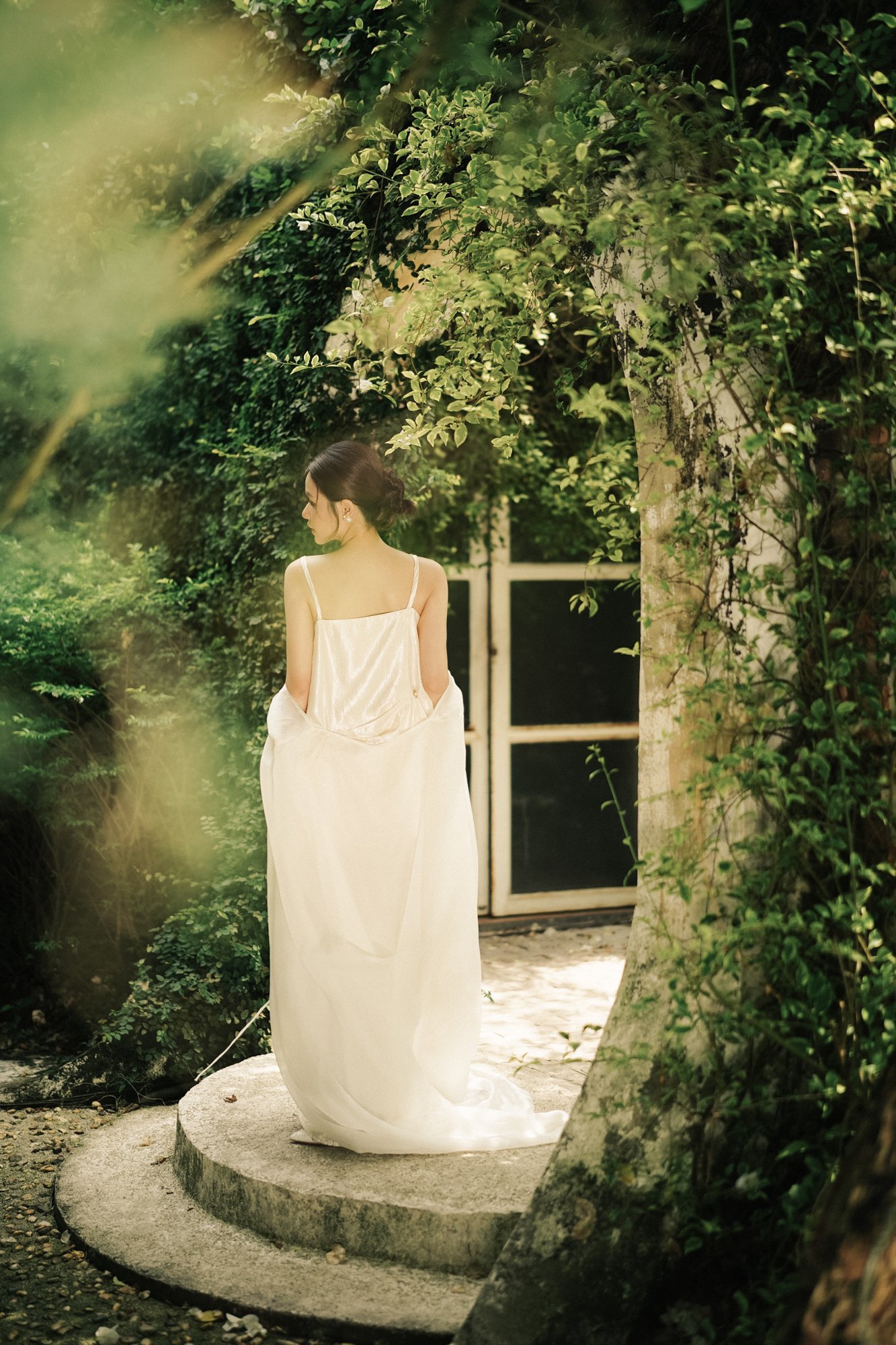 Pre-wedding by a garden pond — Pre-wedding, photo 25, Khuất Quang Huy