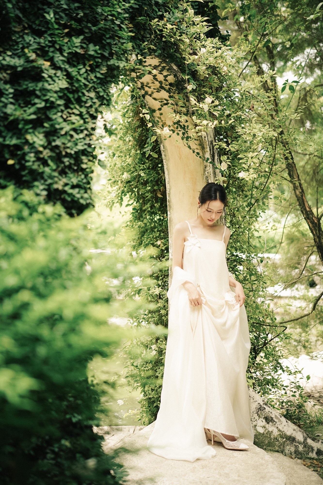 Pre-wedding by a garden pond — Pre-wedding, photo 28, Khuất Quang Huy