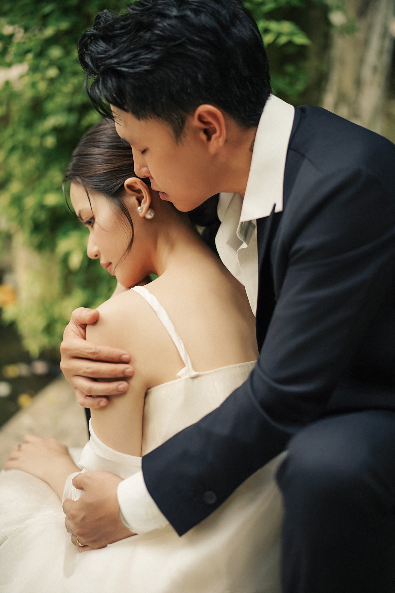 Pre-wedding by a garden pond — Pre-wedding, photo 31, Khuất Quang Huy