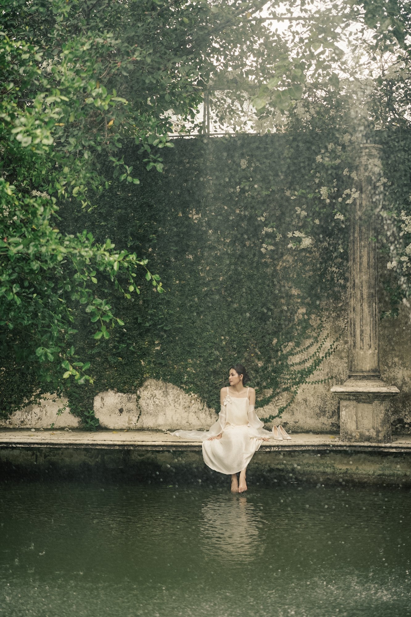 Pre-wedding by a garden pond — Pre-wedding, photo 34, Khuất Quang Huy